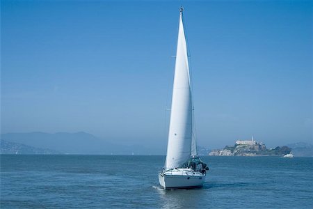 sparky2000 (artist) - A sailboat cruises on San Francisco Bay as Alcatraz prison looms in the background. Photographie de stock - Aubaine LD & Abonnement, Code: 400-04972605