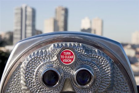 simsearch:400-04685090,k - A set of tourist binoculars looks towards a dense part of San Francisco. Foto de stock - Royalty-Free Super Valor e Assinatura, Número: 400-04972602