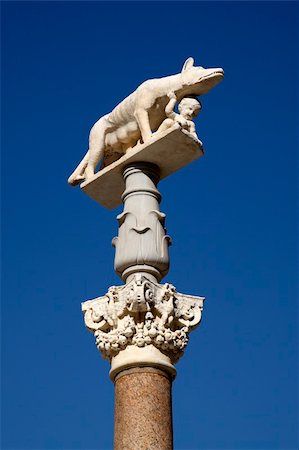 statues in siena italy - sienese wolf in the piazza del duomo siena tuscany southern italy europe Stock Photo - Budget Royalty-Free & Subscription, Code: 400-04984114