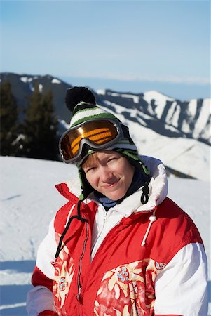 simsearch:400-04922906,k - Portrait happy ski girl in red Stockbilder - Microstock & Abonnement, Bildnummer: 400-04984358