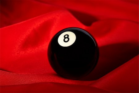 simsearch:400-07044732,k - The billiard ball ¹8 laying on a red fabric Foto de stock - Super Valor sin royalties y Suscripción, Código: 400-04984617