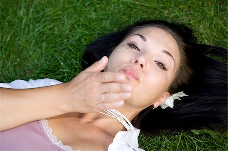 simsearch:400-04399498,k - happy brunette woman lying on grass Foto de stock - Royalty-Free Super Valor e Assinatura, Número: 400-04985254