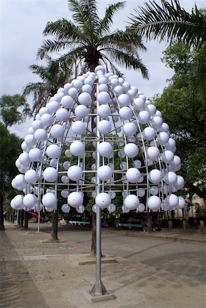 shanin (artist) - Lamps on the iron tree iron Vientam Photographie de stock - Aubaine LD & Abonnement, Code: 400-04985296