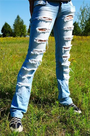 Young lady posing in torn blue jeans Photographie de stock - Aubaine LD & Abonnement, Code: 400-04985297