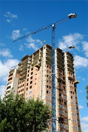 steel beams and girders - A crane and skyscraper building under construction Stock Photo - Budget Royalty-Free & Subscription, Code: 400-04985304
