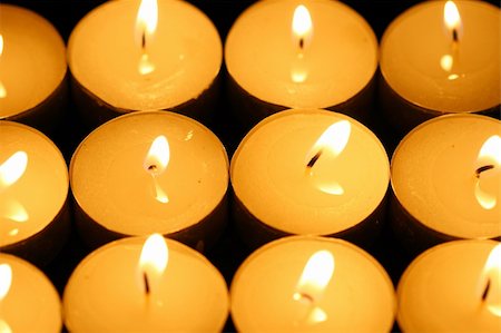 simsearch:400-04778646,k - sacred candles in dark on black background Photographie de stock - Aubaine LD & Abonnement, Code: 400-04985438