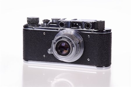 simsearch:400-04527928,k - Classic film rangefinder camera on white background Foto de stock - Super Valor sin royalties y Suscripción, Código: 400-04985493