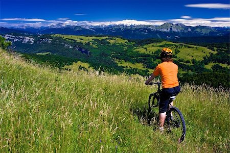 bike rider in beautiful view Foto de stock - Super Valor sin royalties y Suscripción, Código: 400-04985740