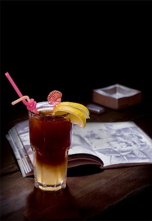 cold cocktail of whisky and cola Stock Photo - Budget Royalty-Free & Subscription, Code: 400-04986734