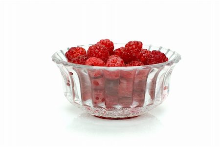 simsearch:400-07667203,k - Raspberries in a crystal bowl isolated on the white background Stock Photo - Budget Royalty-Free & Subscription, Code: 400-04987287