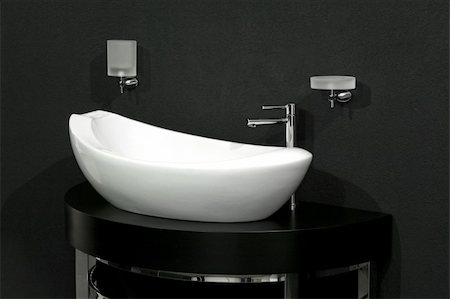 simsearch:400-05163117,k - Oval shape white basin over black wall Photographie de stock - Aubaine LD & Abonnement, Code: 400-04988607