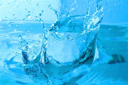 simsearch:400-04920312,k - blue water splash macro close up Photographie de stock - Aubaine LD & Abonnement, Code: 400-04988892