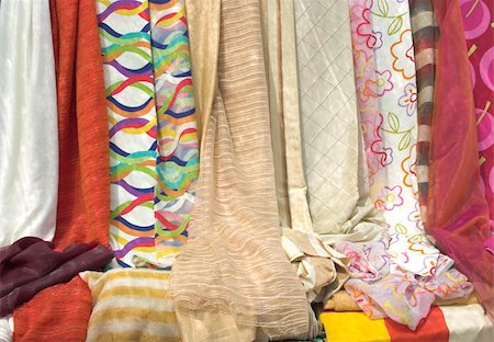 Silk Fabric for sale in exposition Photographie de stock - Aubaine LD & Abonnement, Code: 400-04980317