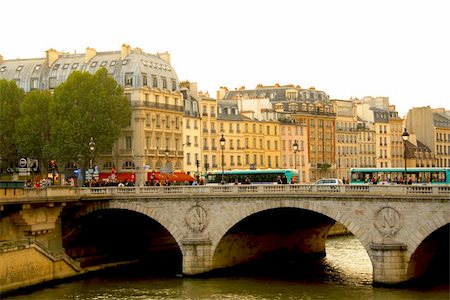 simsearch:400-03912651,k - Stone bridge over Seine in Paris France Stock Photo - Budget Royalty-Free & Subscription, Code: 400-04980549