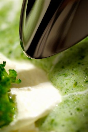 simsearch:400-07298426,k - close up photograph cream of broccoli soup Stock Photo - Budget Royalty-Free & Subscription, Code: 400-04980627