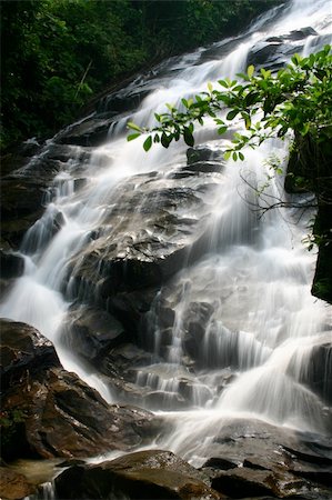 simsearch:625-02927359,k - A scenic waterfall stream in silky effect. Foto de stock - Super Valor sin royalties y Suscripción, Código: 400-04980907