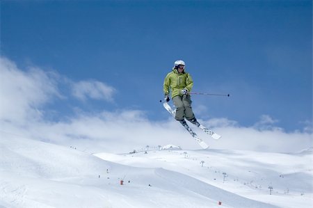 simsearch:400-04431636,k - skier jumping high in the air Stockbilder - Microstock & Abonnement, Bildnummer: 400-04981192