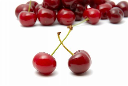 simsearch:693-06020262,k - Red ripe cherry on a white background Foto de stock - Super Valor sin royalties y Suscripción, Código: 400-04981935