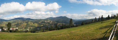 simsearch:400-05730615,k - Summer panorama view mountain village outscirts (Slavske village, Ukraine, Carpathian Mts). Eight shots composite picture. Fotografie stock - Microstock e Abbonamento, Codice: 400-04982318