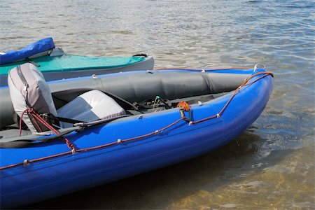 simsearch:400-04607337,k - Inflatable boat on water Stockbilder - Microstock & Abonnement, Bildnummer: 400-04983248