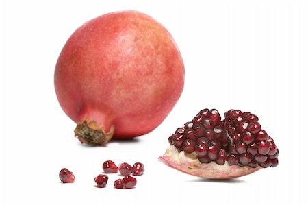 isolated ripe pomegranate on white background Foto de stock - Super Valor sin royalties y Suscripción, Código: 400-04983588