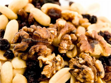 simsearch:400-05692108,k - Close Up Walnuts Peanuts and Dried Fruit on White Background Macro Near Foto de stock - Super Valor sin royalties y Suscripción, Código: 400-04994297