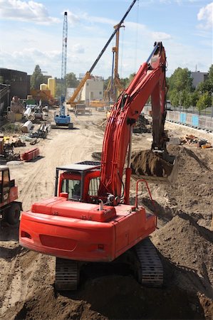 simsearch:400-04056025,k - Excavator on construction site digging up dirt Photographie de stock - Aubaine LD & Abonnement, Code: 400-04994713