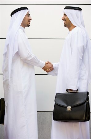 Two Middle Eastern businessmen shaking hands Photographie de stock - Aubaine LD & Abonnement, Code: 400-04995200