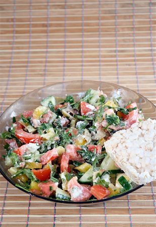 simsearch:400-06852377,k - Healthy salad with vegetables and cheese Foto de stock - Super Valor sin royalties y Suscripción, Código: 400-04995546