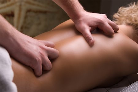 full body massage - a woman getting spa treatment Foto de stock - Super Valor sin royalties y Suscripción, Código: 400-04996410