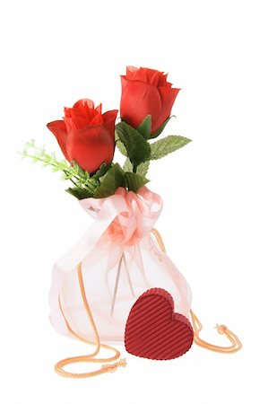 simsearch:400-04996602,k - Red Roses in Sachet on White Background Stock Photo - Budget Royalty-Free & Subscription, Code: 400-04996934