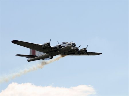 simsearch:400-04600484,k - World War II era Flying Fortress bomber with smoke trail Photographie de stock - Aubaine LD & Abonnement, Code: 400-04997352