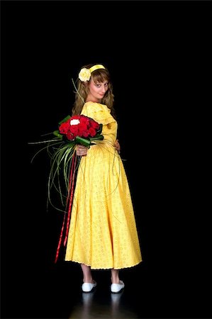 diadème - Portrait of a beautiful young bride showing her wedding bouquet of red and white roses on black background, studio shot Stock Photo - Budget Royalty-Free & Subscription, Code: 400-04998384