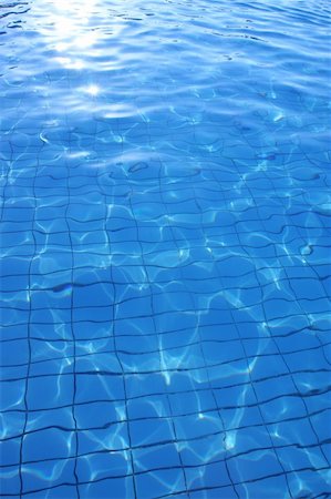 simsearch:400-04583692,k - Blue clean water in the pool Photographie de stock - Aubaine LD & Abonnement, Code: 400-04999142