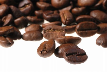 simsearch:400-05112254,k - Coffee grains. It is isolated on a white background the Photo close up Stockbilder - Microstock & Abonnement, Bildnummer: 400-04999233