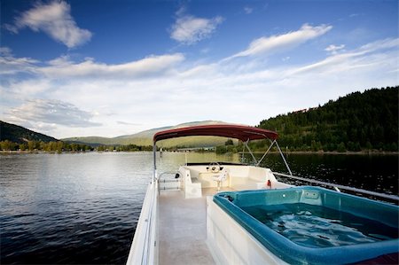 A luxury house boat on a beautiful lake Stock Photo - Budget Royalty-Free & Subscription, Code: 400-04991022