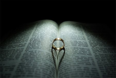 simsearch:400-04286012,k - Wedding Ring and heart shaped shadow over a Bible Stock Photo - Budget Royalty-Free & Subscription, Code: 400-04991164