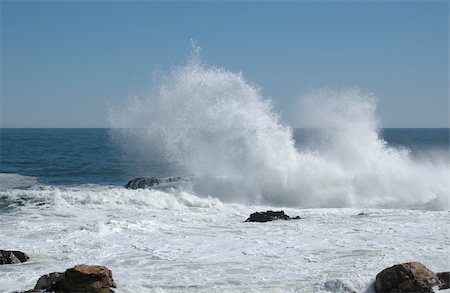 Surf at Bass Rocks, Gloucester, MA, after a storm at sea Photographie de stock - Aubaine LD & Abonnement, Code: 400-04991209