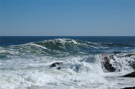 Surf at Bass Rocks, Gloucester, MA, after a storm at sea Photographie de stock - Aubaine LD & Abonnement, Code: 400-04991210