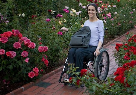 Beautiful young woman in a wheelchair visiting a rose garden in Oregon. Foto de stock - Super Valor sin royalties y Suscripción, Código: 400-04992674