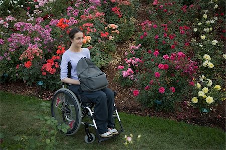 Beautiful young woman in a wheelchair visiting a rose garden in Oregon. Foto de stock - Royalty-Free Super Valor e Assinatura, Número: 400-04992675