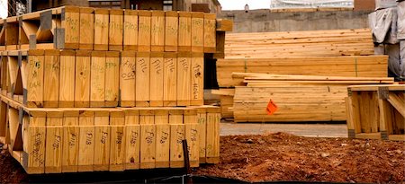 dbvirago (artist) - Wood roof trusses at a construction site for building apartments or condos Fotografie stock - Microstock e Abbonamento, Codice: 400-04992936