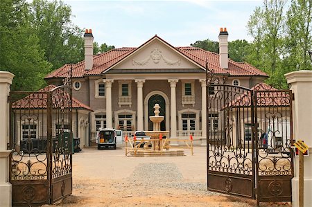 dbvirago (artist) - A large gated mansion under new construction Fotografie stock - Microstock e Abbonamento, Codice: 400-04992930