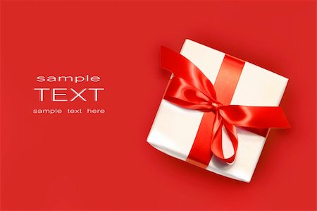 simsearch:400-04656802,k - Little red gift isolated on white background Photographie de stock - Aubaine LD & Abonnement, Code: 400-05004011