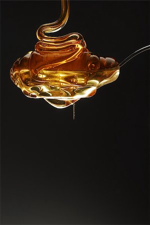 Golden honey being poured on spoon stock photo Photographie de stock - Aubaine LD & Abonnement, Code: 400-05004424