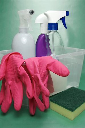 productos para limpieza - Cleaning products isolated against a green background Foto de stock - Super Valor sin royalties y Suscripción, Código: 400-05005212