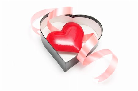 simsearch:400-04996602,k - Red Heart Symbol in Heart-shaped Gift Box on White Background Photographie de stock - Aubaine LD & Abonnement, Code: 400-05005828