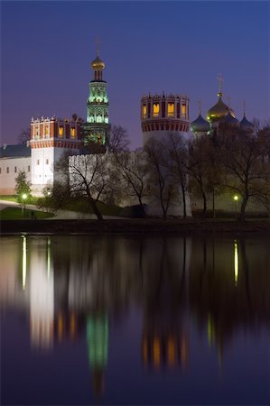 Novodevichiy monastery in Moscow (Russia) in twilight Photographie de stock - Aubaine LD & Abonnement, Code: 400-05006488