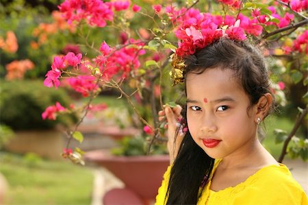 Balinese  Girl In Traditional Dress Stock Photo - Budget Royalty-Free & Subscription, Code: 400-05006688