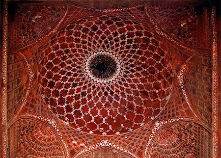 India, Agra: Taj Mahal; detail of a decorative wall with red carved stone at the mosque Stock Photo - Budget Royalty-Free & Subscription, Code: 400-05006925